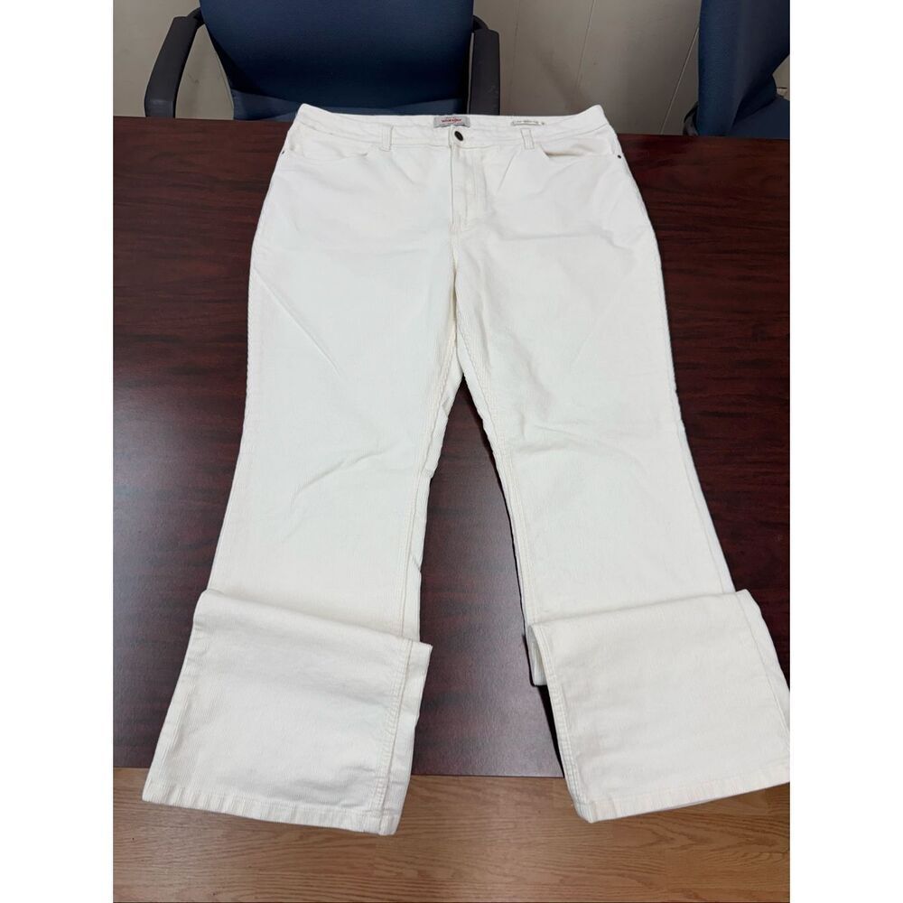 Wrangler High-Rise Bold Boot Cut Cream Corduroy Pants Size 18x32